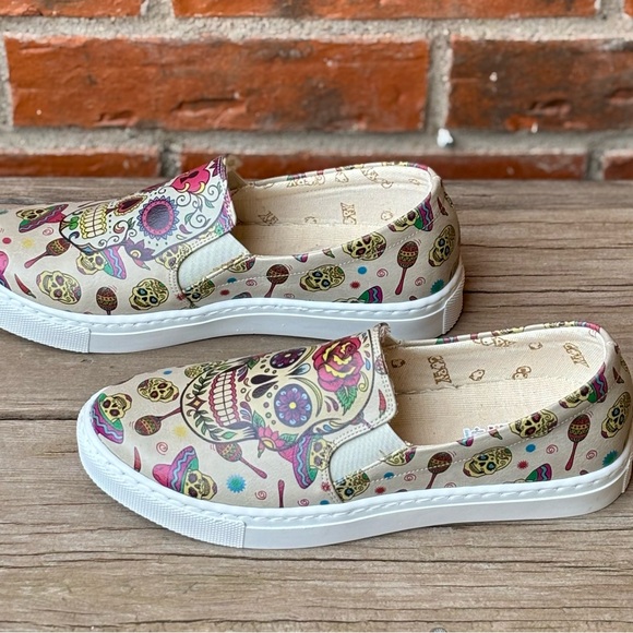 Goby Shoes Sugar Skulls Slip On Flats Fashion Sneakers Sz 8 EU 39 - Picture 2 of 8